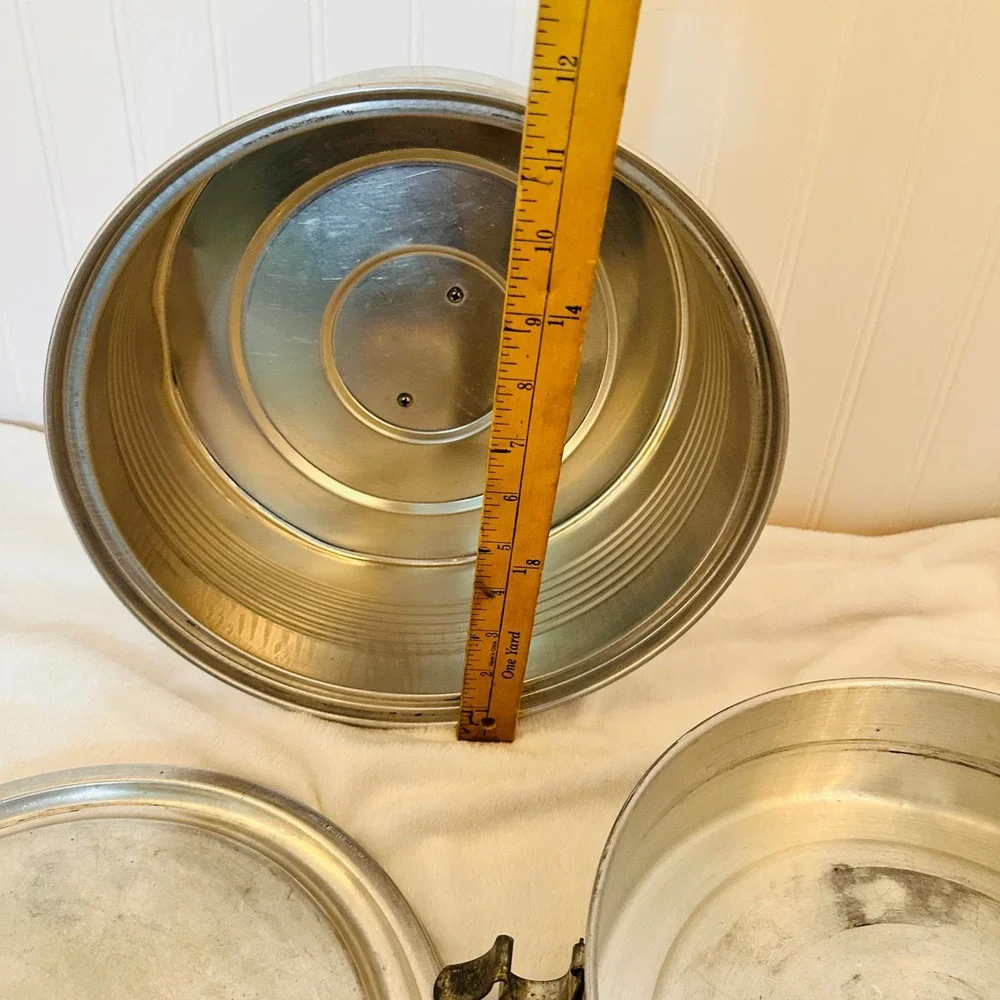 Regal‎ Cake Saver Carrier Vintage Silver Good Aluminum Mid Century Locking Lid